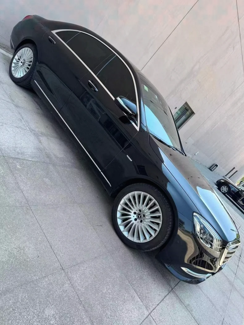 奔驰S 正面外观二