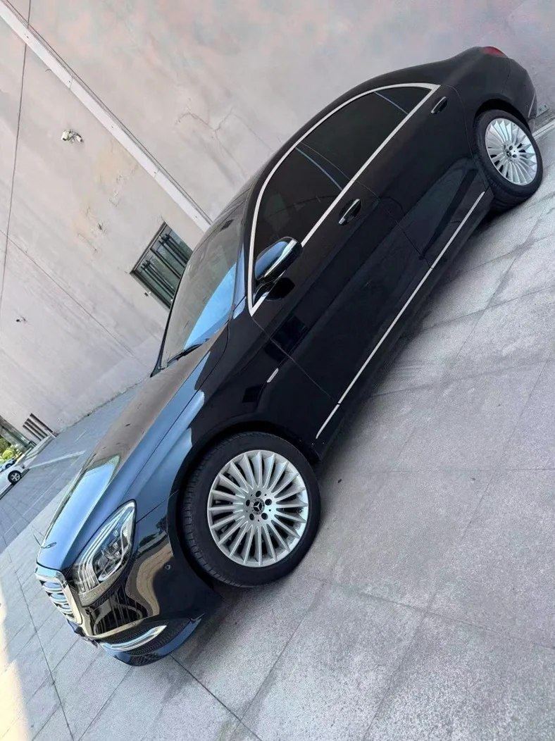 奔驰S 后面外观二