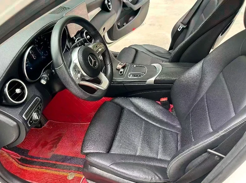 奔驰C 内饰前排