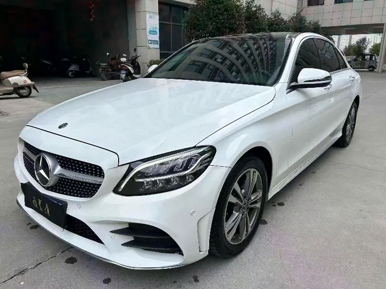 奔驰C 正面外观三