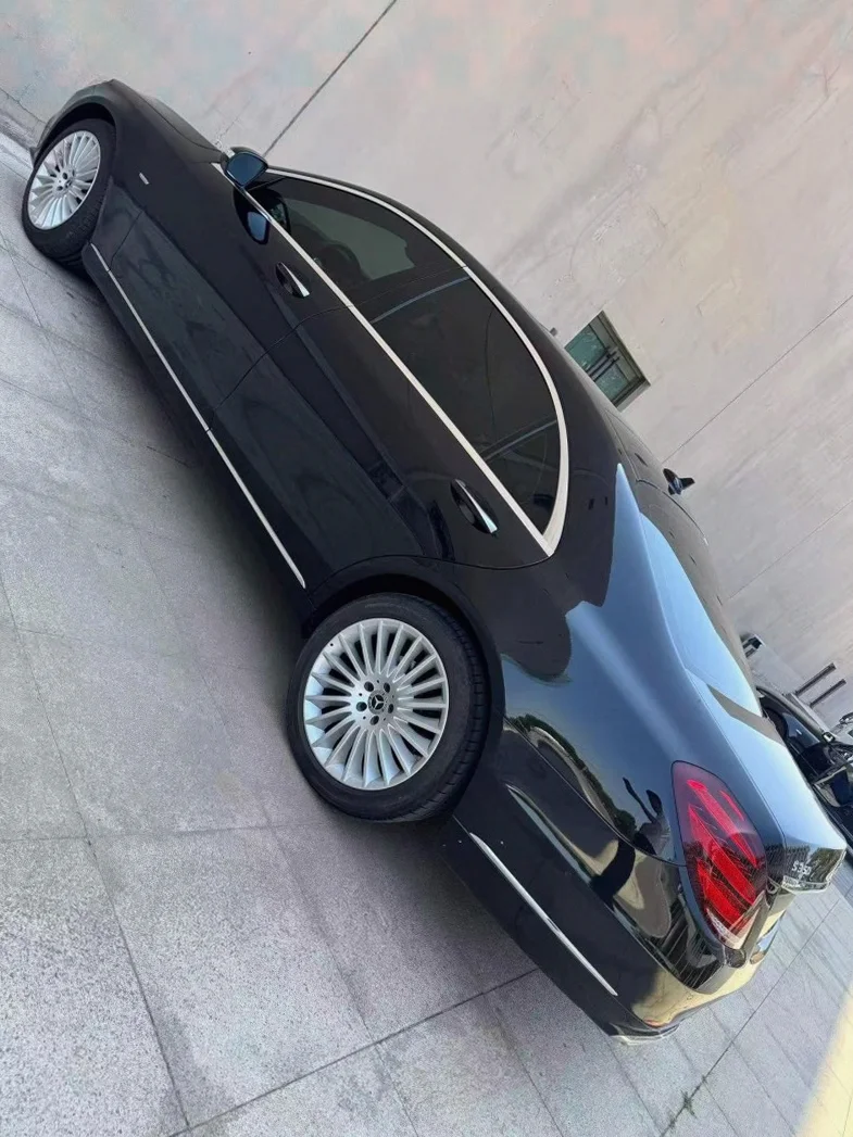 奔驰S 内饰后排