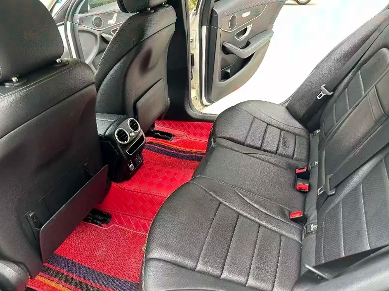 奔驰C 后面外观三