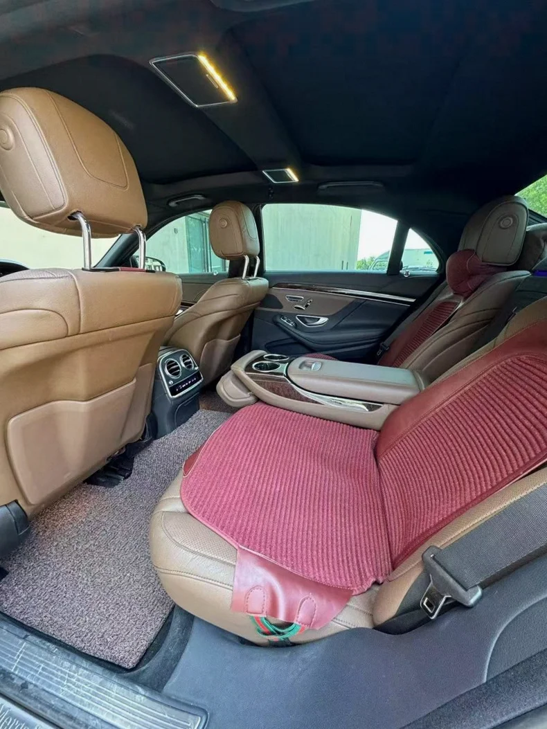 奔驰S 后面外观一