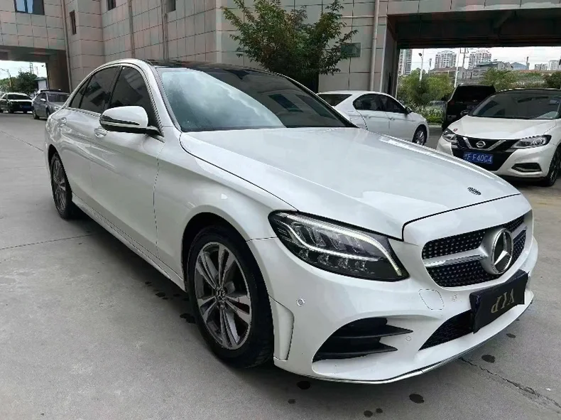 奔驰C 正面外观二