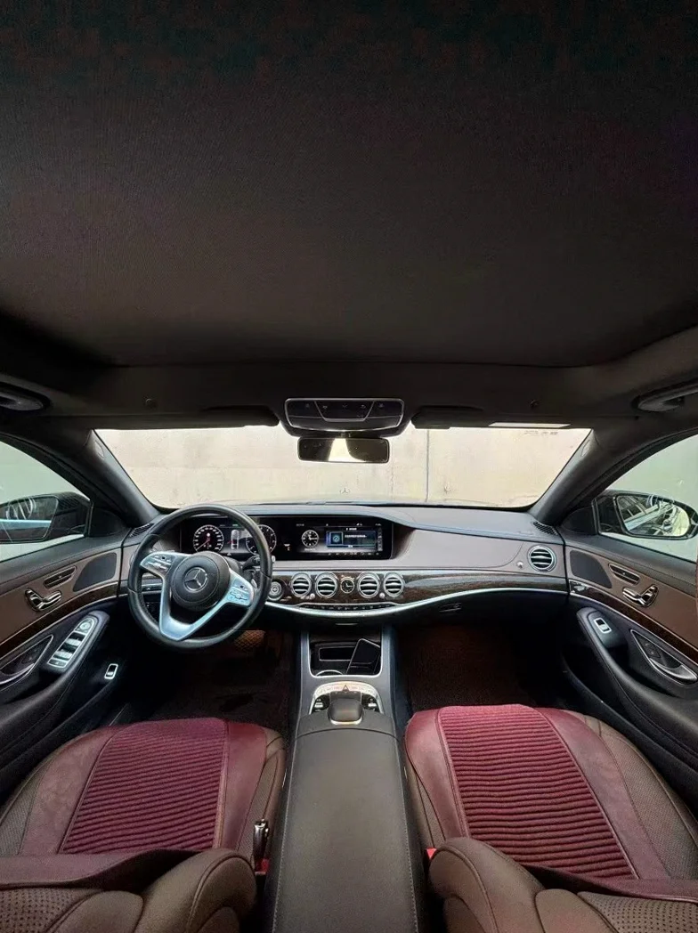 奔驰S 后面外观三