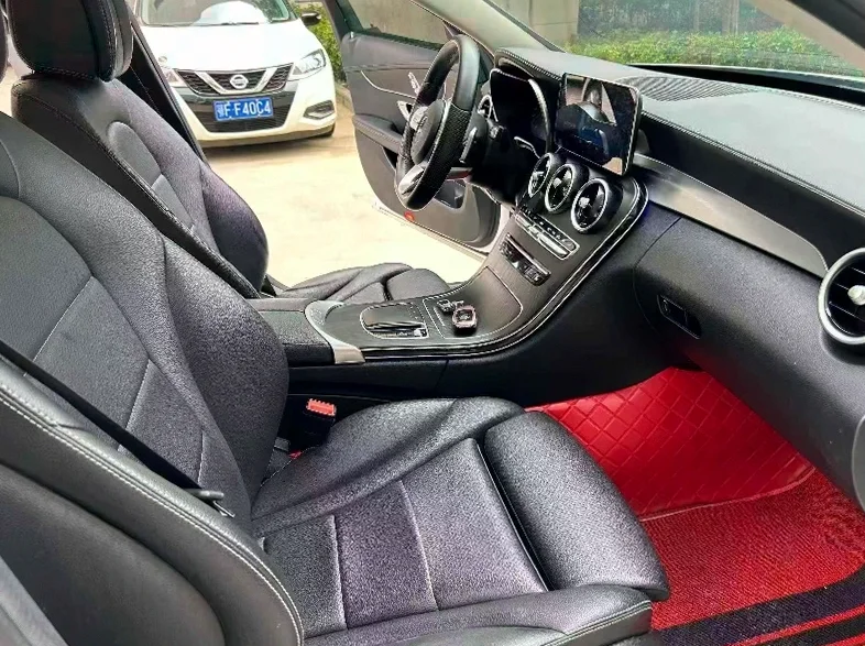 奔驰C 后面外观一