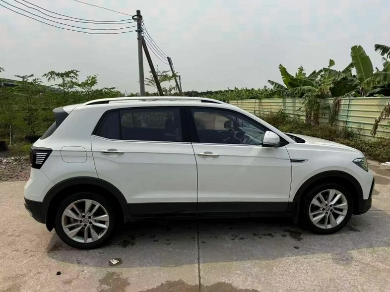 大众途铠 驾驶室