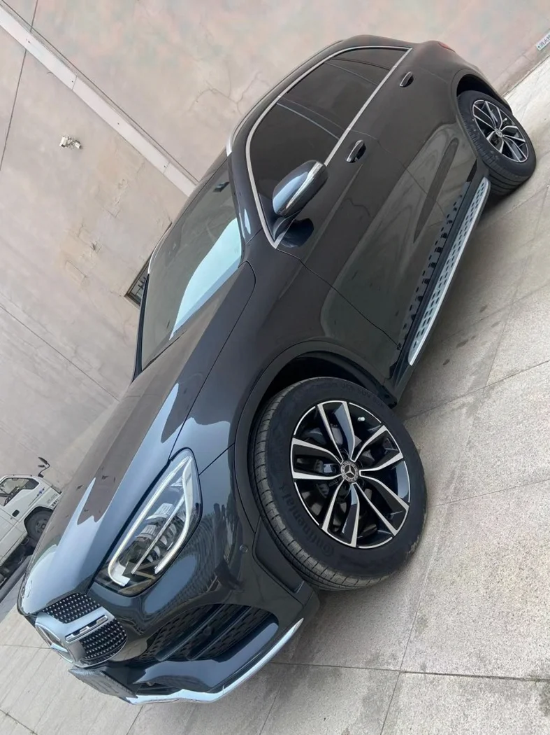 奔驰GLC 正面外观二