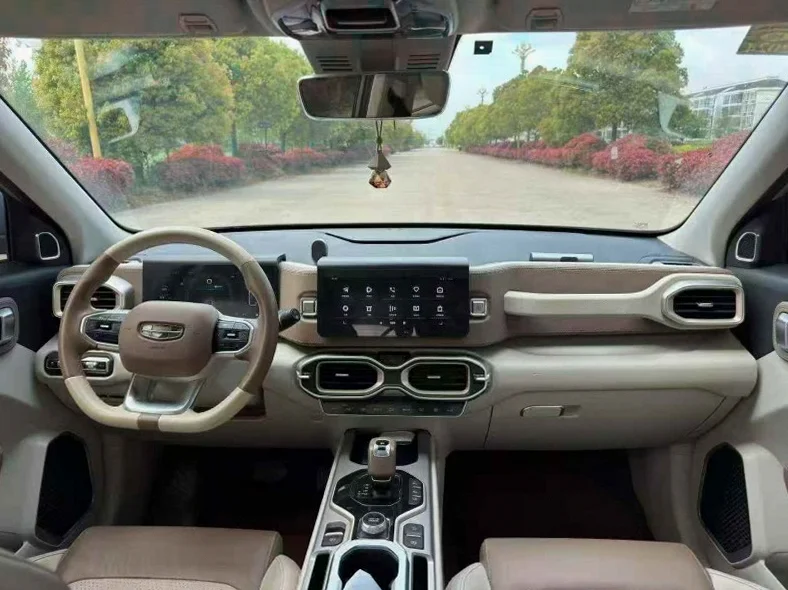 吉利icon 内饰前排