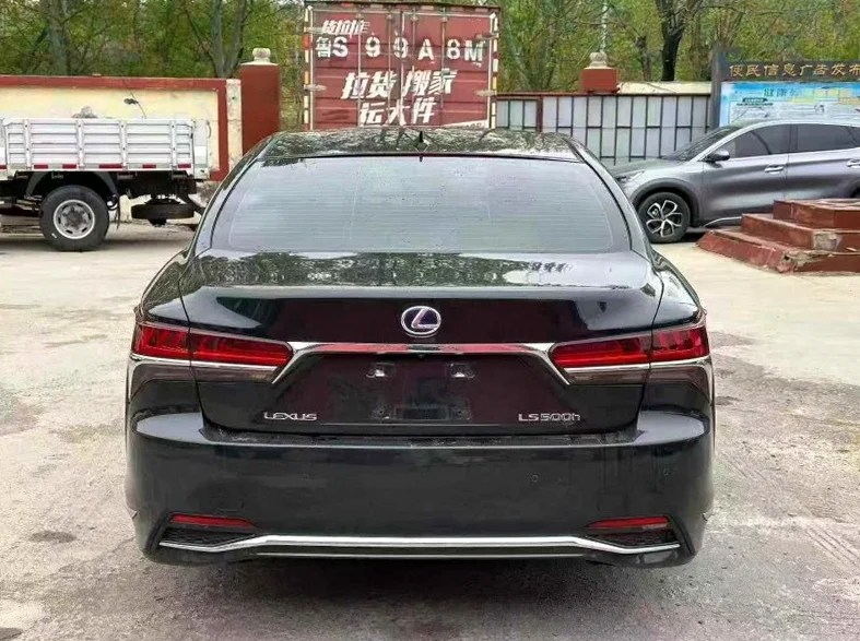 雷克萨斯LS 驾驶室