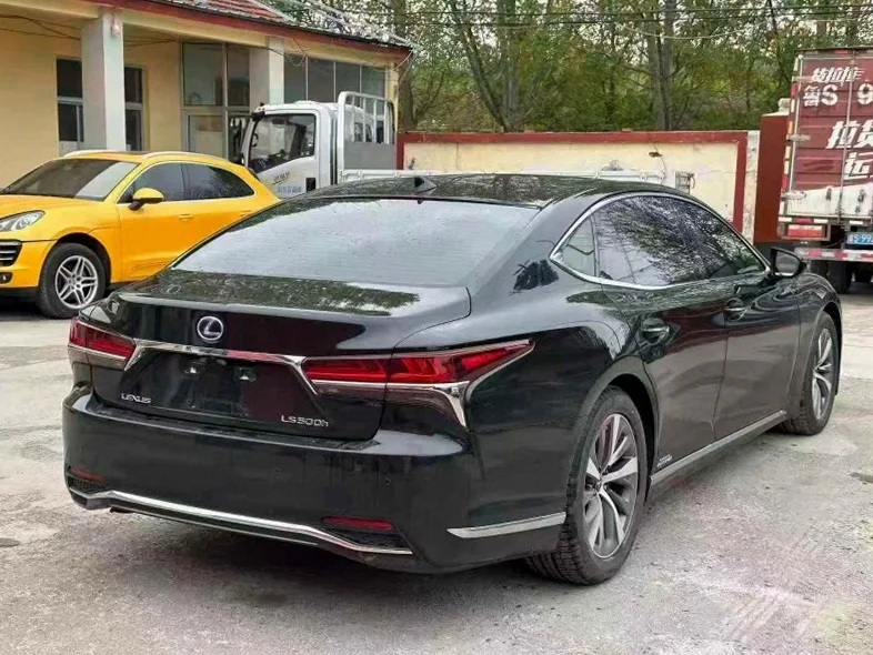 雷克萨斯LS 内饰前排