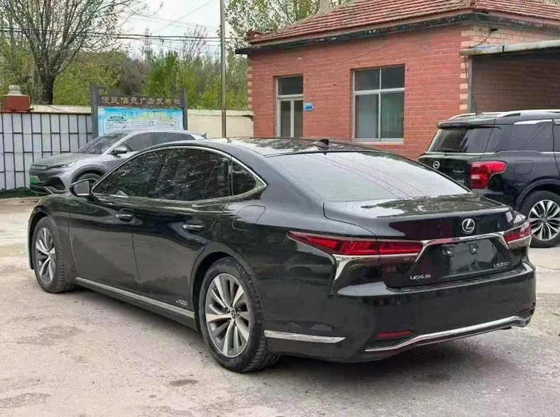 雷克萨斯LS 内饰后排