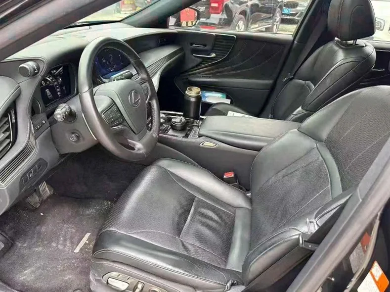 雷克萨斯LS 后面外观三