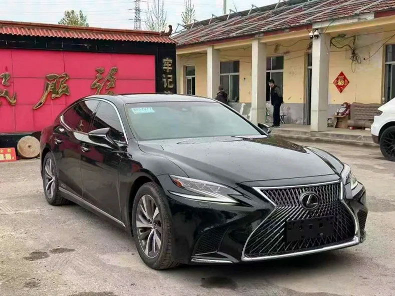 雷克萨斯LS 正面外观三