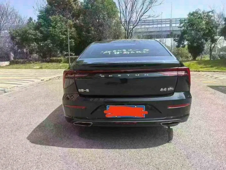 奔腾B70 内饰后排