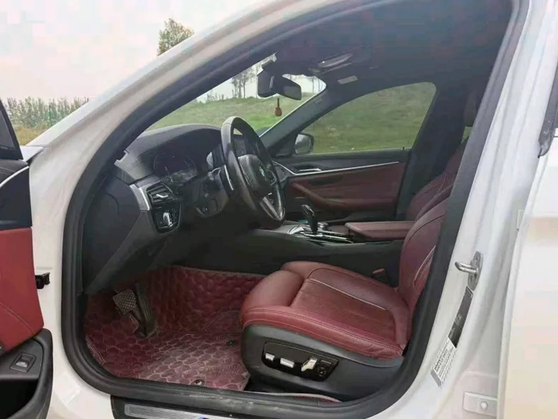 宝马5系 后面外观一