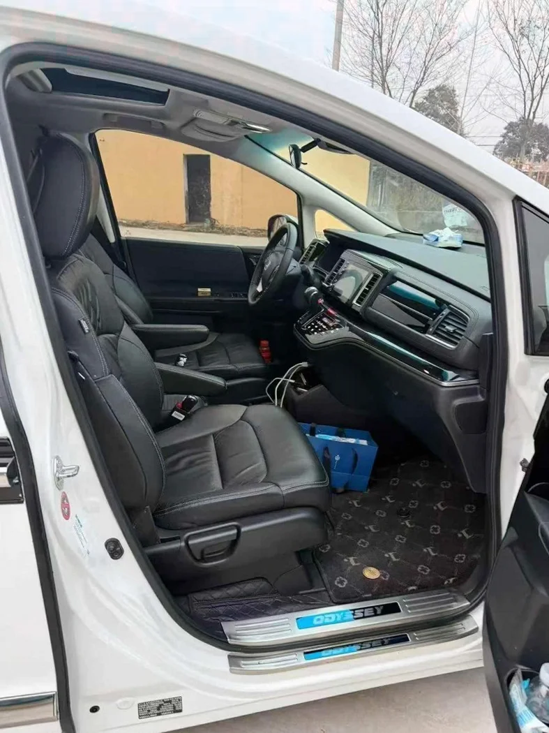 本田艾力绅 后面外观一