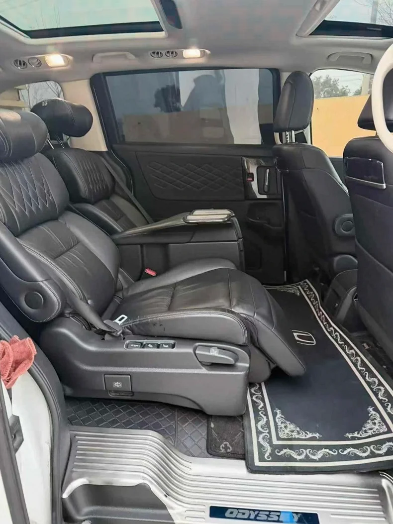 本田艾力绅 后面外观二