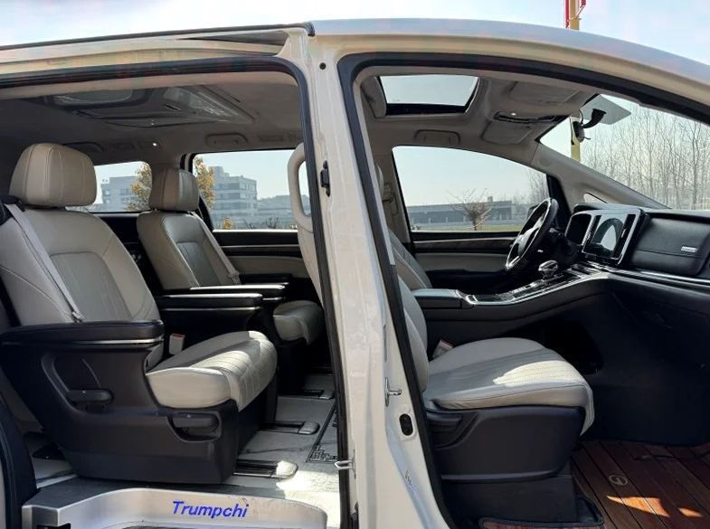 传祺M8 内饰后排