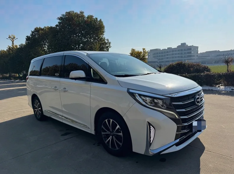 传祺M8 正面外观三