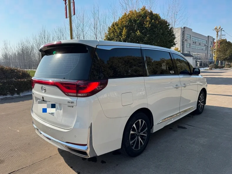 传祺M8 后面外观一