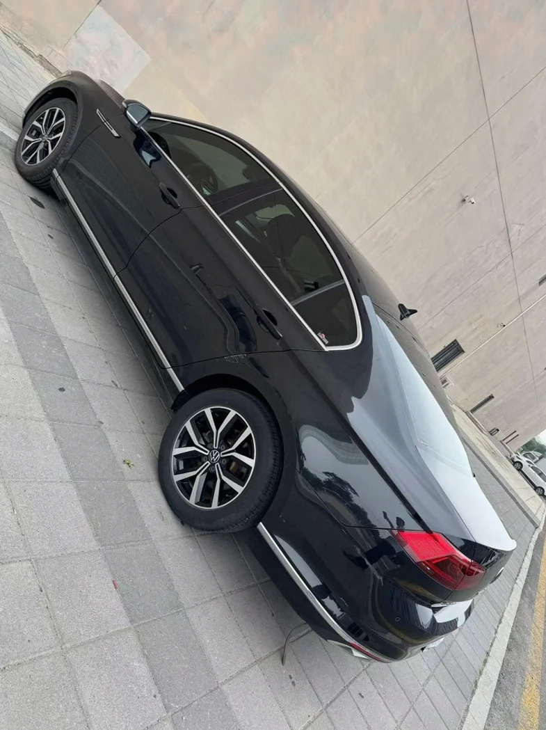 大众迈腾 后面外观三