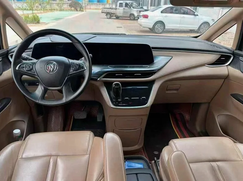 别克GL8 后面外观二