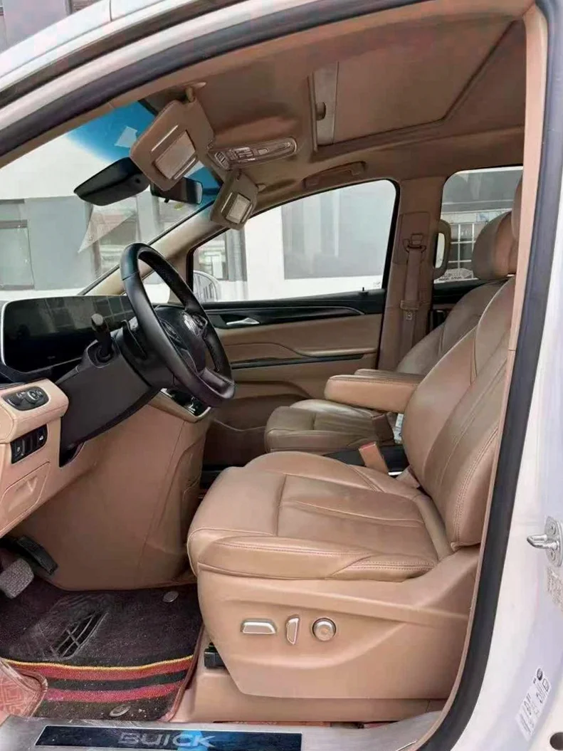 别克GL8 后面外观三