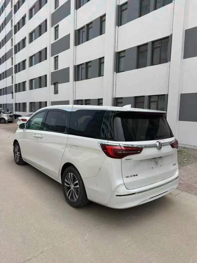 别克GL8 内饰前排