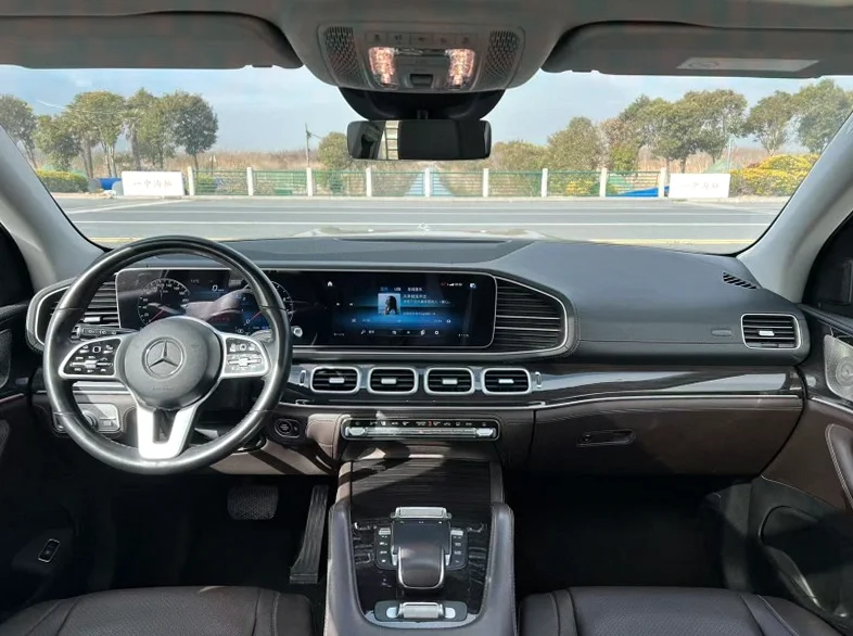 奔驰GLS 内饰前排