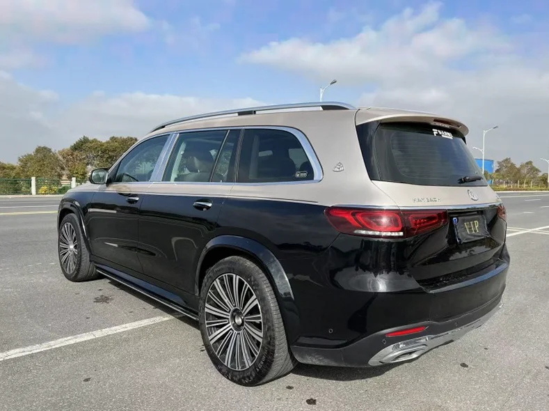 奔驰GLS 正面外观三