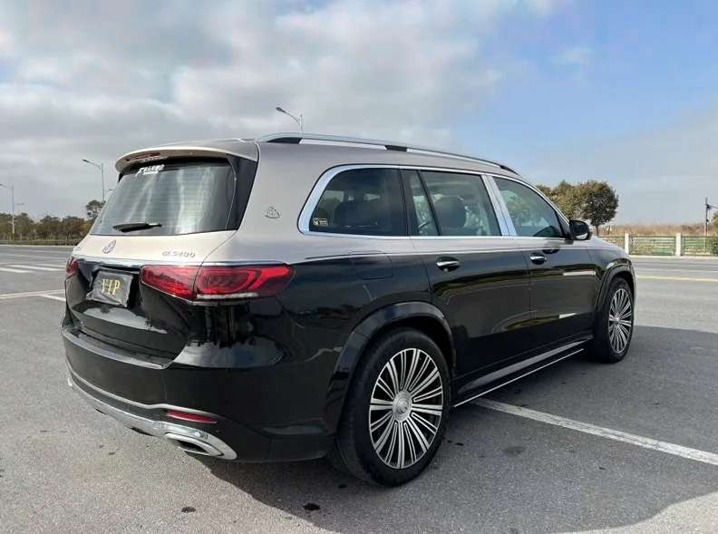 奔驰GLS 正面外观二