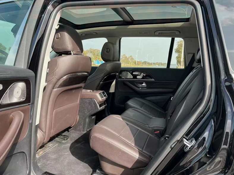 奔驰GLS 后面外观一