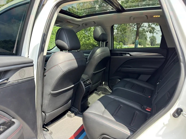 传祺GS4 内饰后排