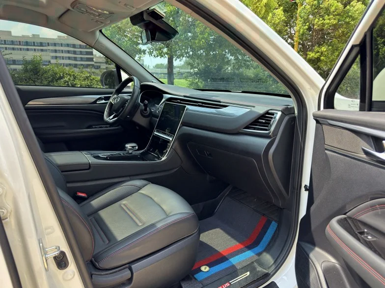 传祺GS4 内饰前排