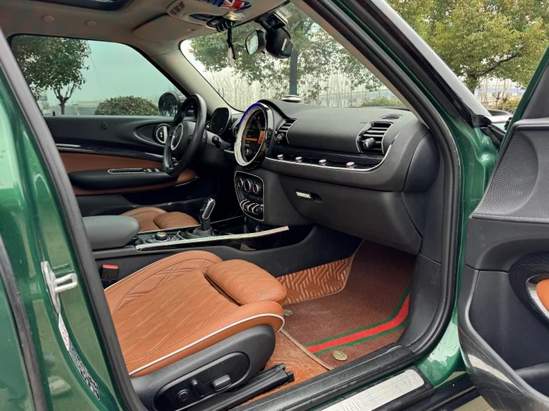 MINICLUBMAN 内饰后排