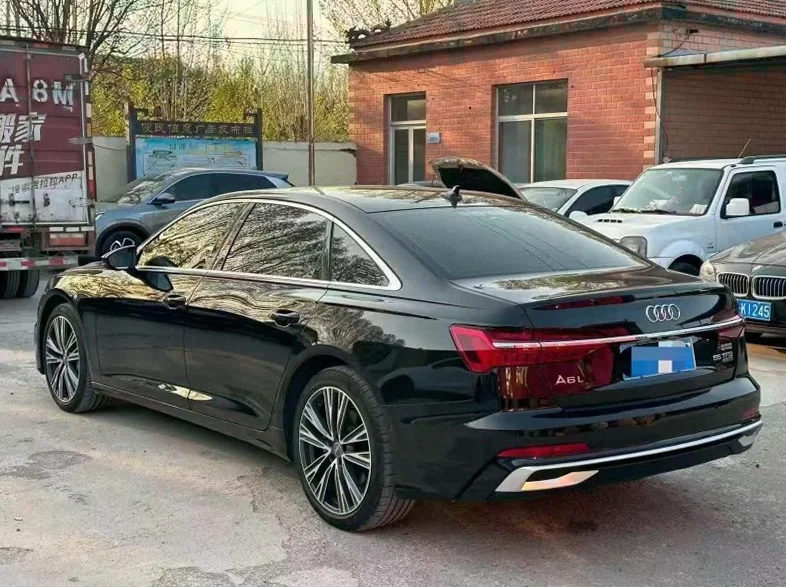 奥迪A6L 内饰前排