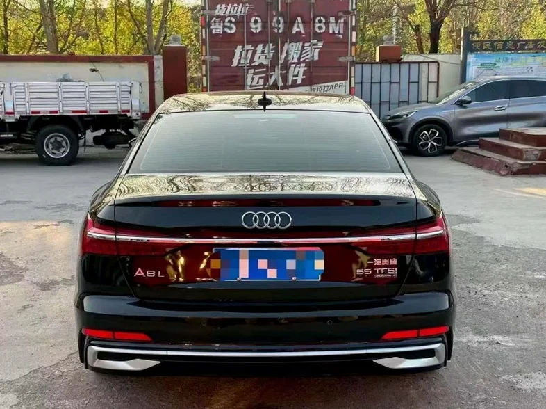 奥迪A6L 内饰后排