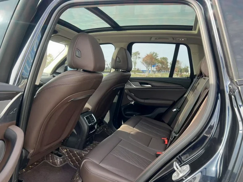 宝马X3 后面外观二