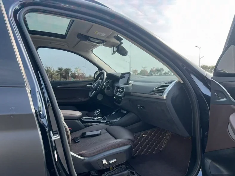 宝马X3 后面外观一