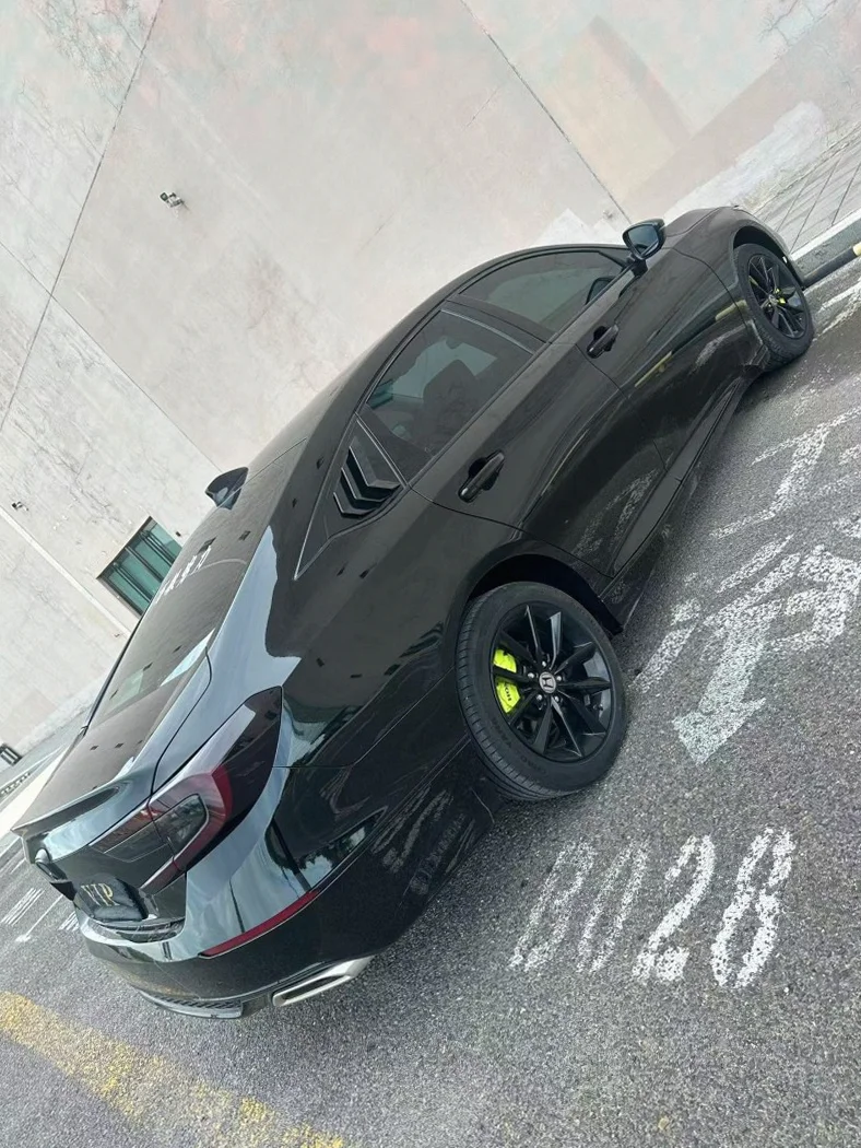 本田雅阁 后面外观一