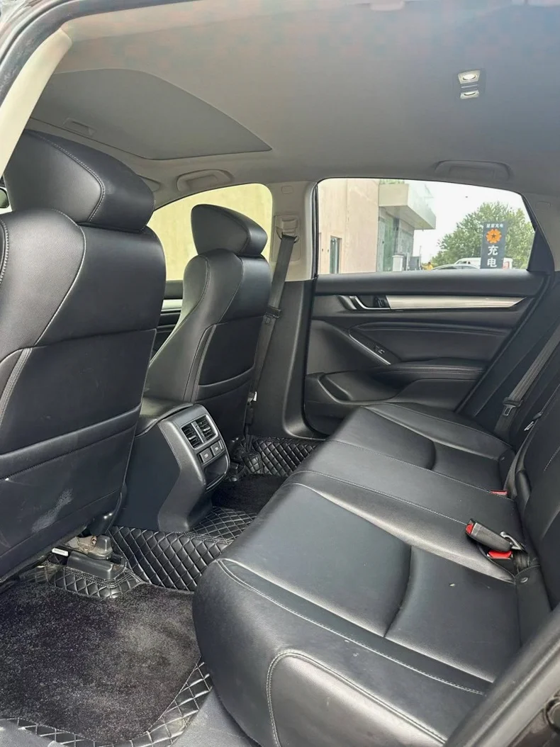 本田雅阁 后面外观二