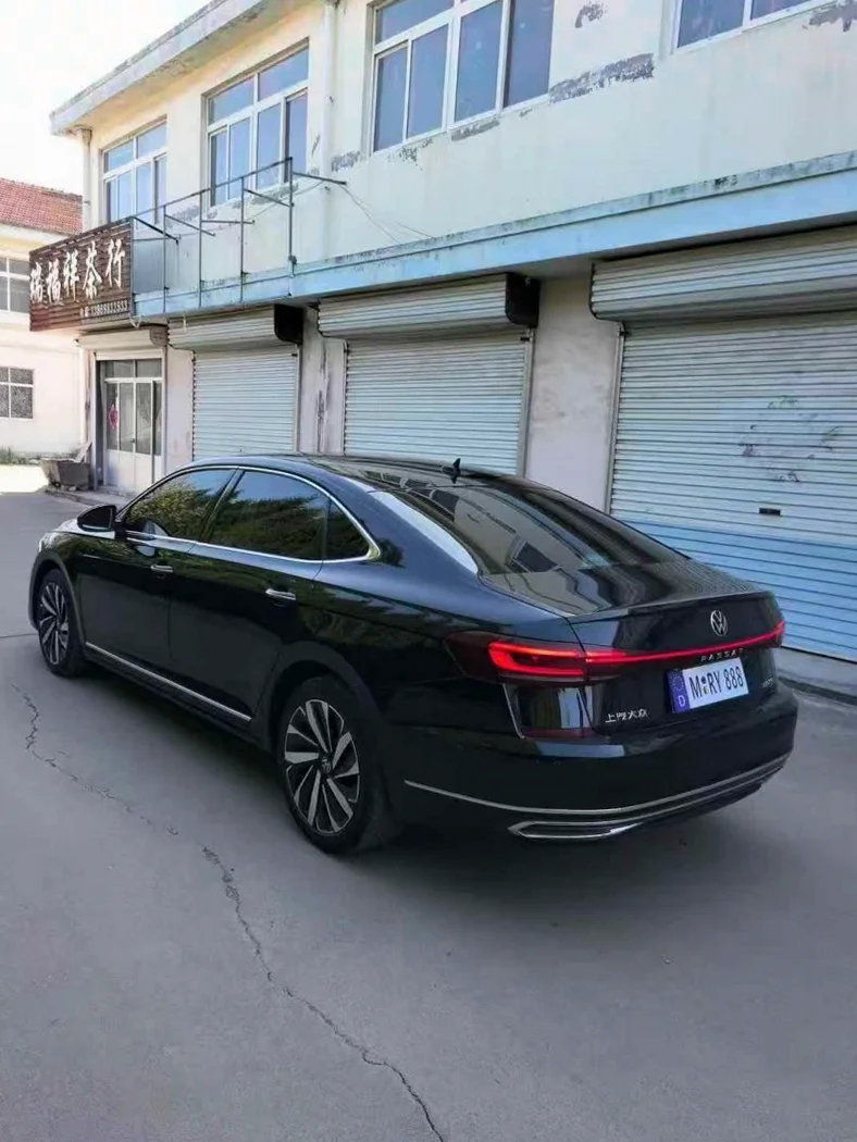 大众帕萨特 内饰后排