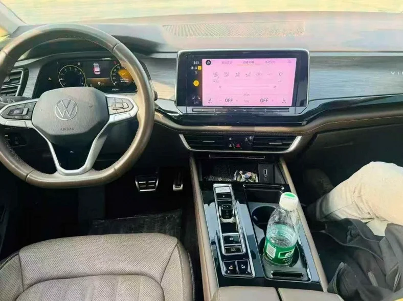 大众威然 后面外观一