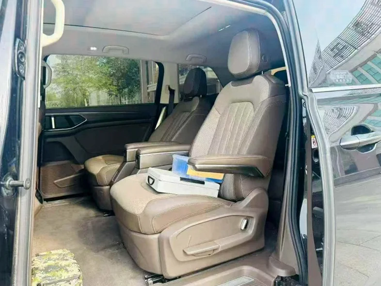 大众威然 后面外观三