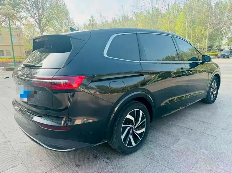 大众威然 驾驶室