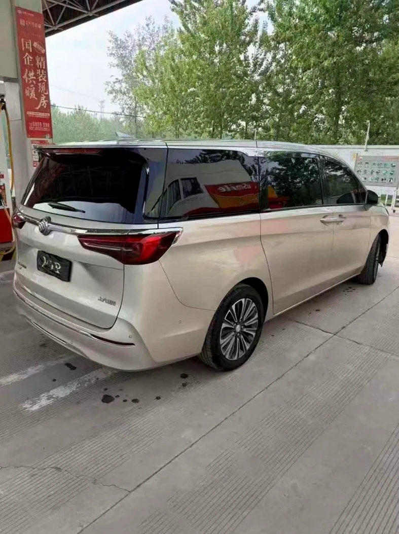 别克GL8 内饰后排