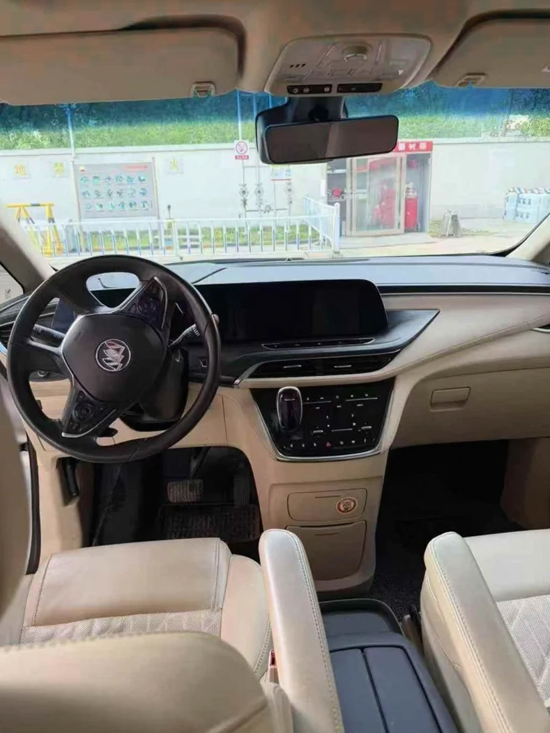 别克GL8 后面外观二