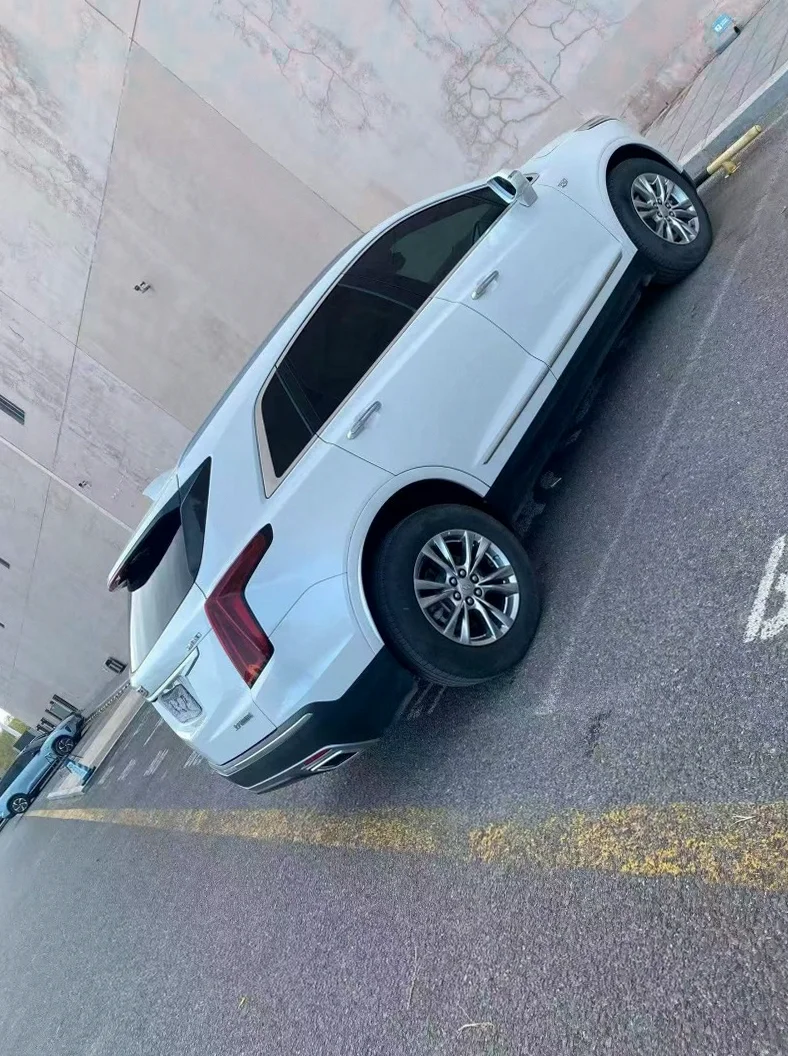 凯迪拉克XT5 驾驶室