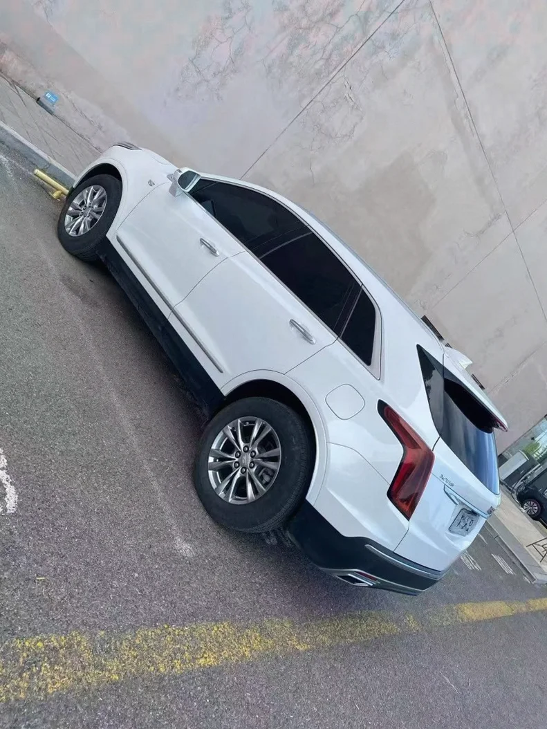 凯迪拉克XT5 内饰前排